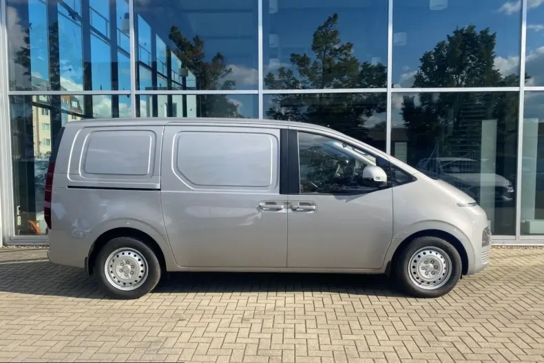 Hyundai Staria din 2024 cu 3.700 km - oferta HYU221879 - foto 12