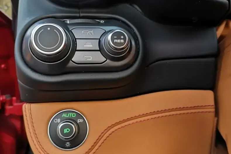 Ferrari Portofino din 2023 cu 10.000 km - oferta FER221888 - foto 31
