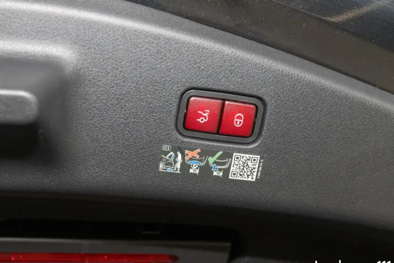 Mercedes-Benz CLE 300 (Clasa CLE) din 2025 cu 10.000 km - oferta MER221897 - foto 10