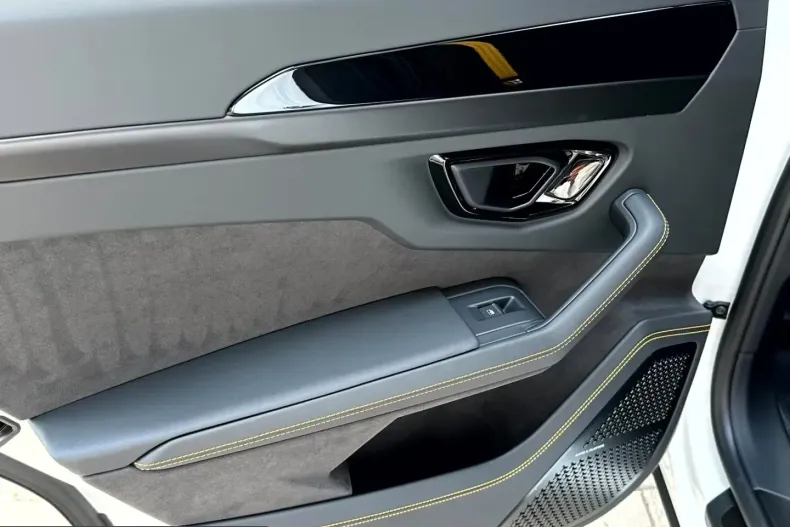 Lamborghini Urus din 2026 cu 75 km - oferta LAM221915 - foto 13