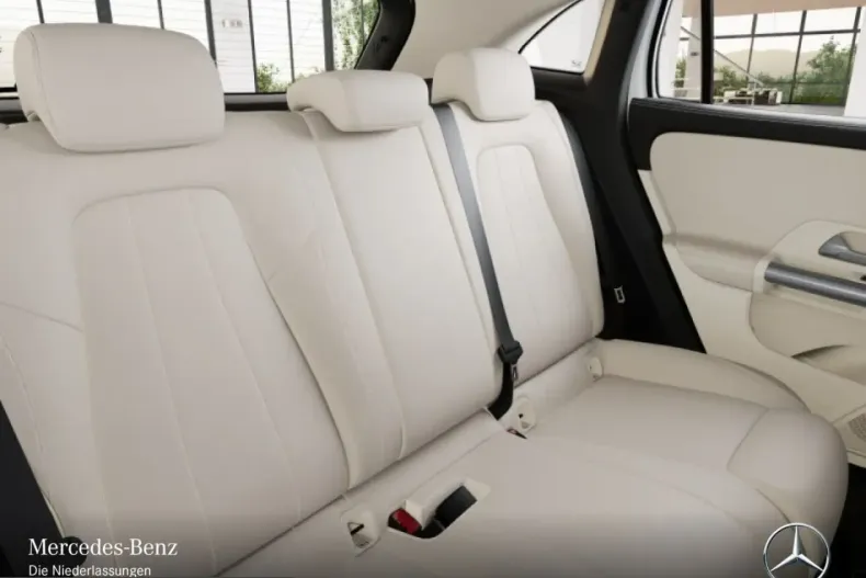 Mercedes-Benz GLA 220 (Clasa GLA) din 2025 cu 14.000 km - oferta MER221935 - foto 12