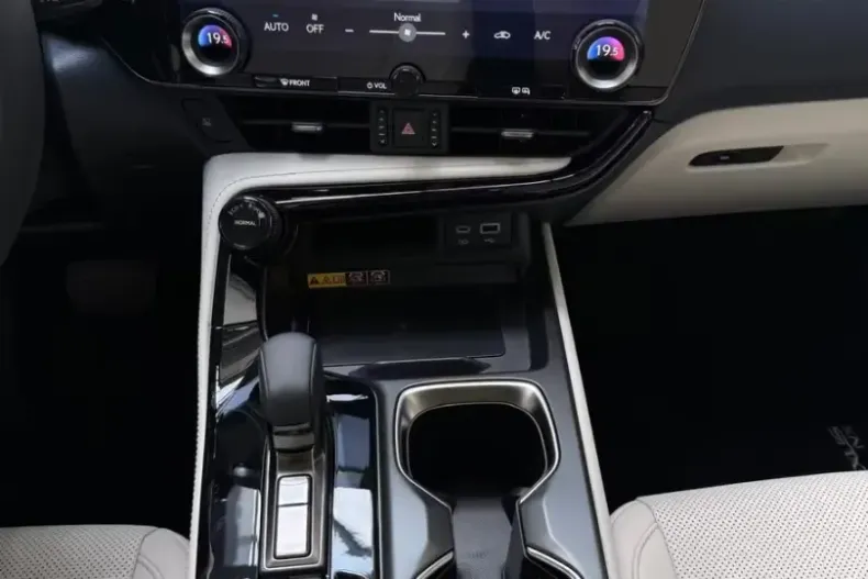 Lexus NX 450h din 2026 cu 4.880 km - oferta LEX221961 - foto 23
