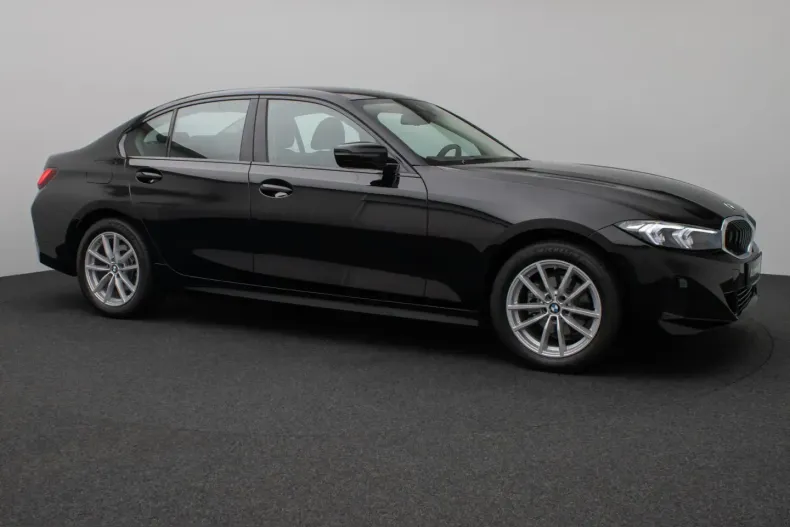 BMW 318i (Seria 3) din 2025 cu 7.821 km - oferta BMW221989 - foto 9