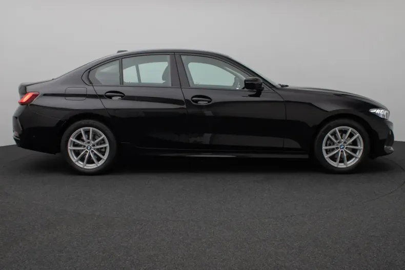 BMW 318i (Seria 3) din 2025 cu 7.821 km - oferta BMW221989 - foto 11