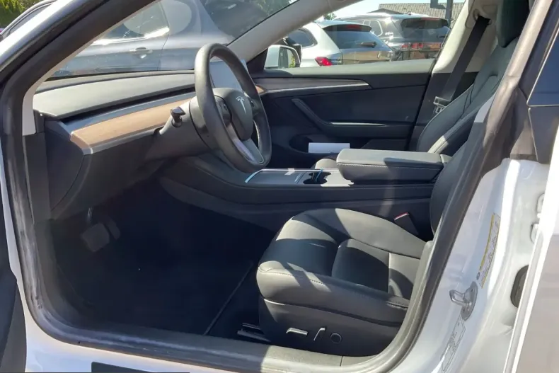 Tesla Model 3 din 2022 cu 60.000 km - oferta TES222013 - foto 9