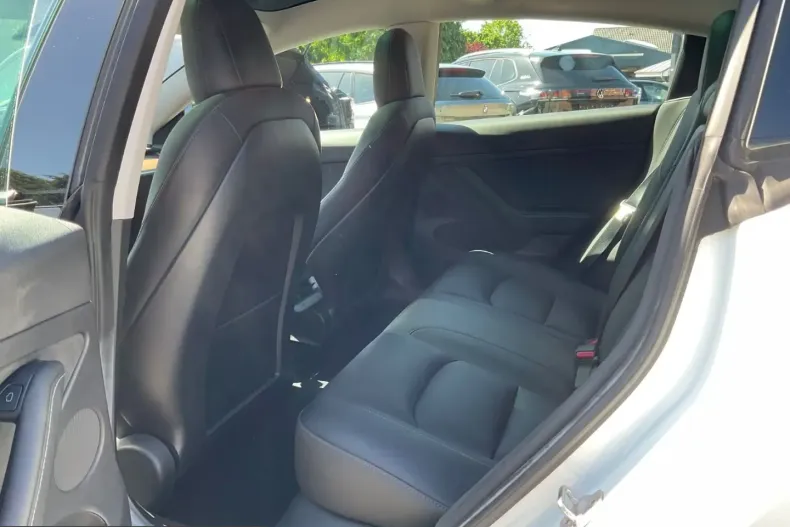 Tesla Model 3 din 2022 cu 60.000 km - oferta TES222013 - foto 12