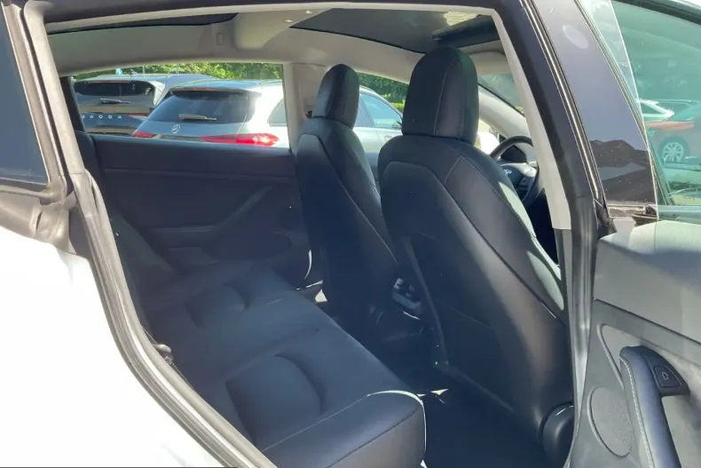 Tesla Model 3 din 2022 cu 60.000 km - oferta TES222013 - foto 13