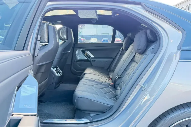 BMW M760 (Seria 7) din 2024 cu 49.896 km - oferta BMW222091 - foto 12