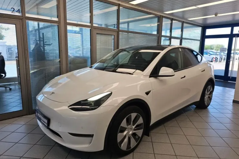 Tesla Model Y din 2022 cu 32.372 km - oferta TES222102 - foto 1