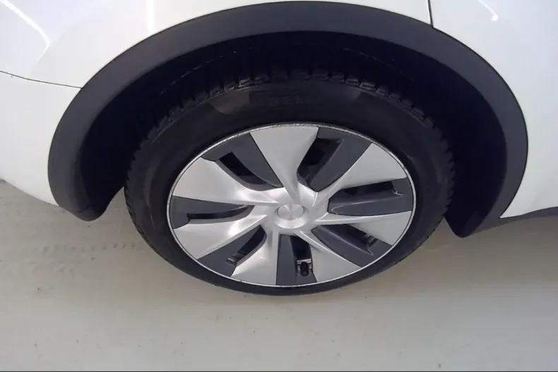 Tesla Model Y din 2023 cu 64.261 km - oferta TES222112 - foto 4