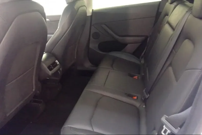 Tesla Model Y din 2023 cu 64.261 km - oferta TES222112 - foto 9