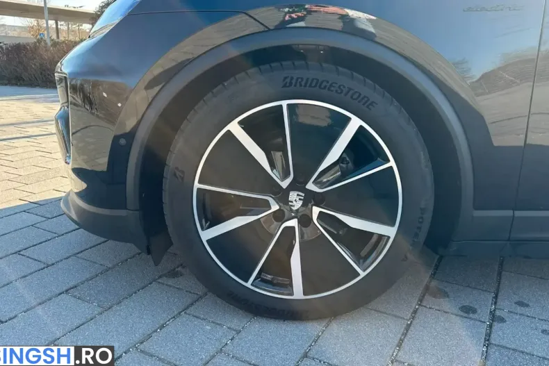 Porsche Macan din 2024 cu 5.900 km - oferta POR222144 - foto 17