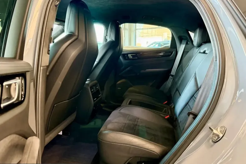 Porsche Cayenne din 2022 cu 64.911 km - oferta POR222165 - foto 11