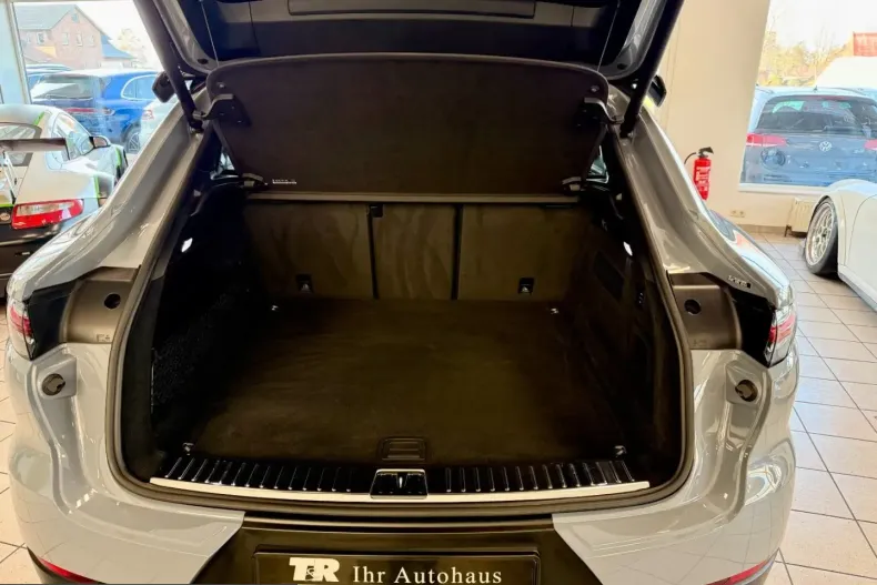 Porsche Cayenne din 2022 cu 64.911 km - oferta POR222165 - foto 12