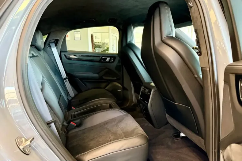 Porsche Cayenne din 2022 cu 64.911 km - oferta POR222165 - foto 14
