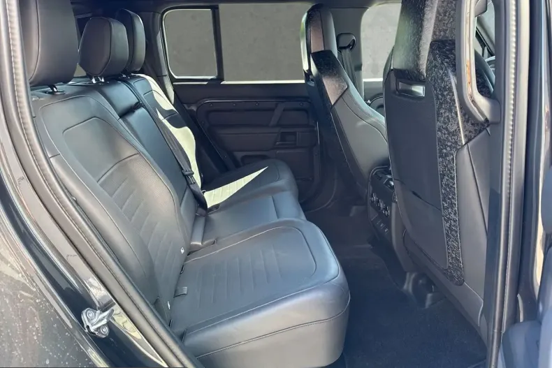 Land Rover Defender din 2025 cu 14.400 km - oferta LAN222175 - foto 5