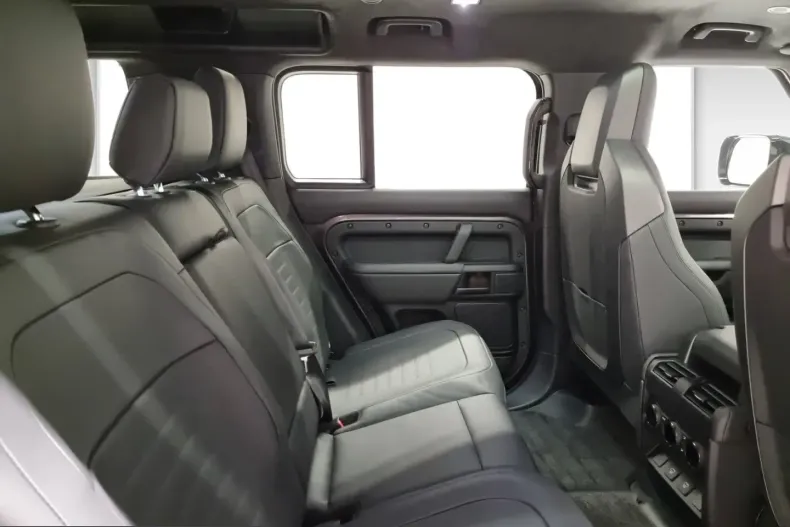 Land Rover Defender din 2025 cu 13.990 km - oferta LAN222176 - foto 8