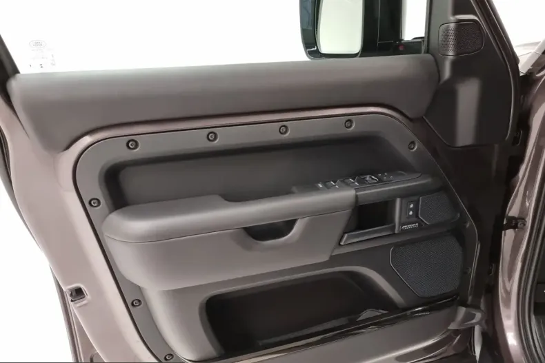 Land Rover Defender din 2025 cu 13.990 km - oferta LAN222176 - foto 11