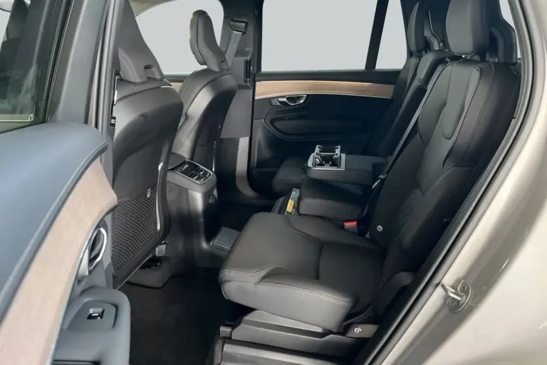 Volvo XC90 din 2025 cu 10.343 km - oferta VOL222184 - foto 12