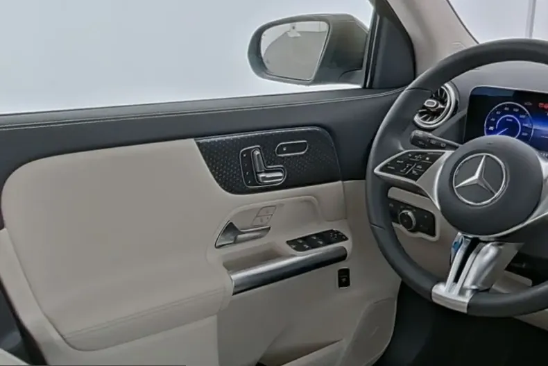 Mercedes-Benz EQA din 2025 cu 12.462 km - oferta MER222185 - foto 5