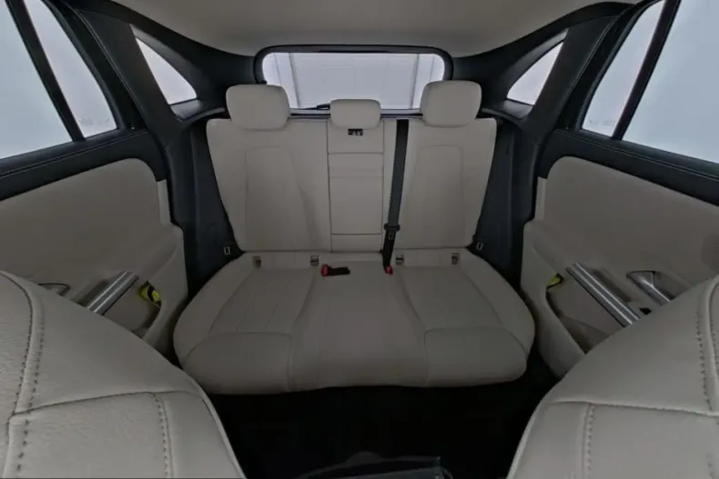 Mercedes-Benz EQA din 2025 cu 12.462 km - oferta MER222185 - foto 9