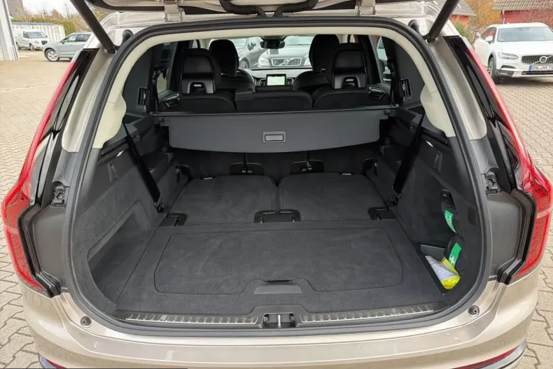 Volvo XC90 din 2025 cu 12.296 km - oferta VOL222186 - foto 17