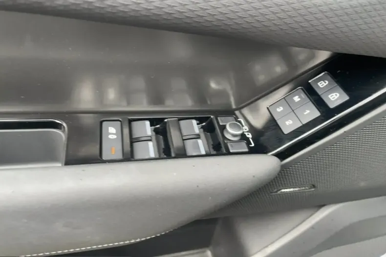 Land Rover Range Rover Velar din 2023 cu 45.514 km - oferta LAN222233 - foto 14