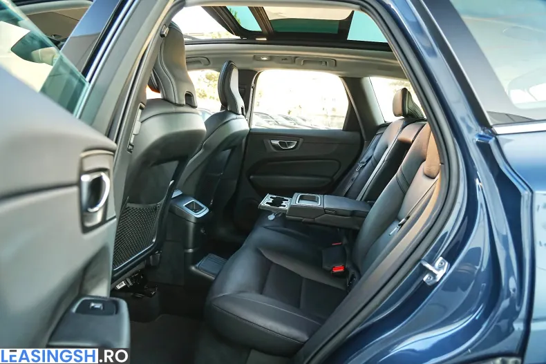 Volvo XC60 din 2022 cu 101.900 km - oferta VOL222242 - foto 19