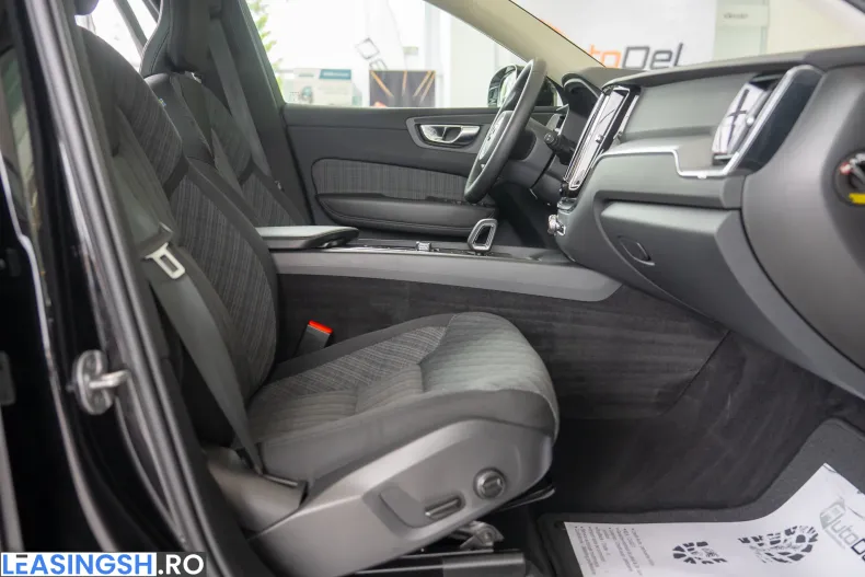 Volvo XC60 din 2023 cu 70.900 km - oferta VOL222259 - foto 14