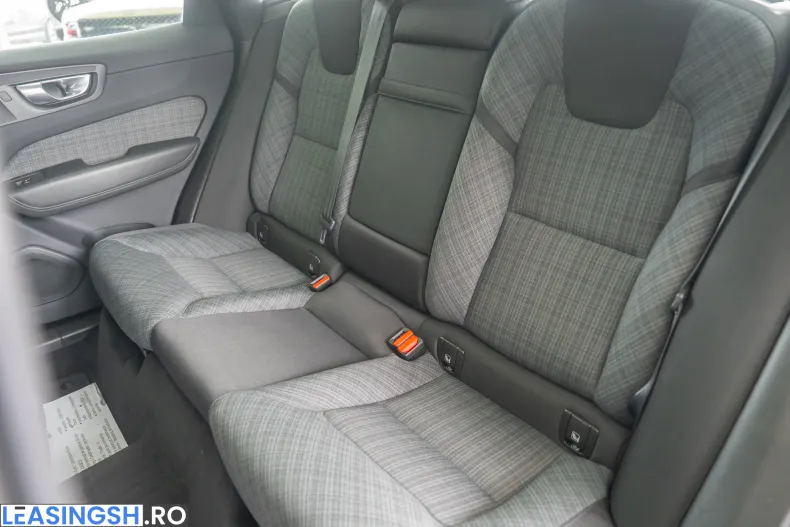 Volvo XC60 din 2023 cu 70.900 km - oferta VOL222259 - foto 22