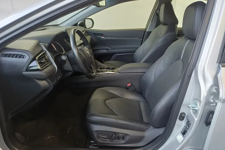 Toyota Camry din 2022 cu 23.879 km - oferta TOY222276 - foto 5