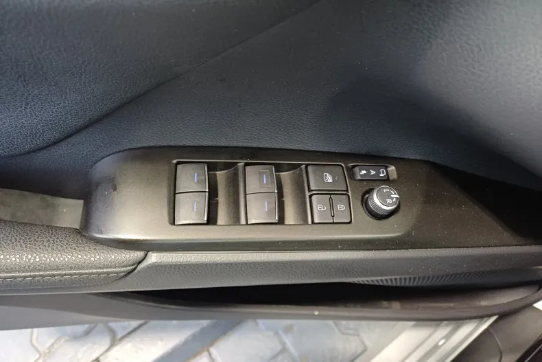 Toyota Camry din 2022 cu 23.879 km - oferta TOY222276 - foto 8
