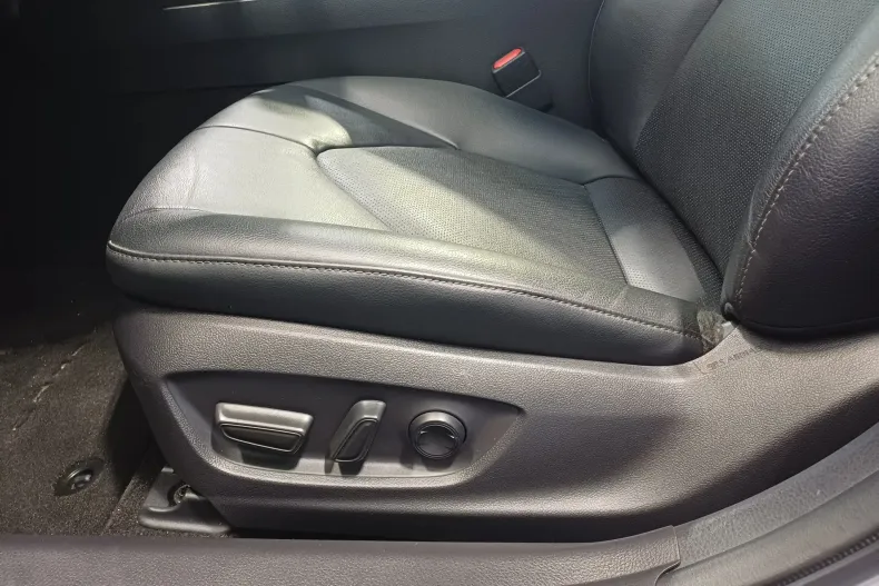 Toyota Camry din 2022 cu 23.879 km - oferta TOY222276 - foto 9
