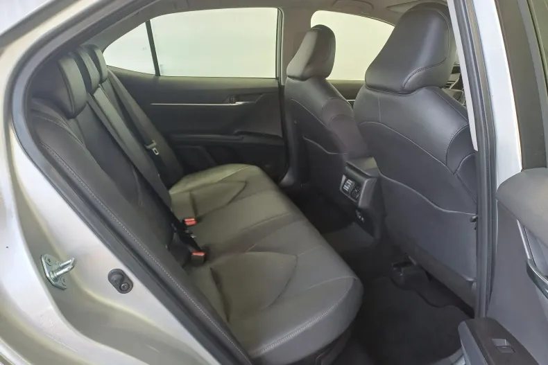 Toyota Camry din 2022 cu 23.879 km - oferta TOY222276 - foto 24