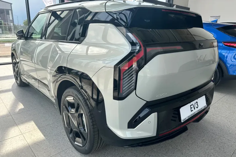 Kia EV3 din 2025 cu 1 km - oferta KIA222297 - foto 4