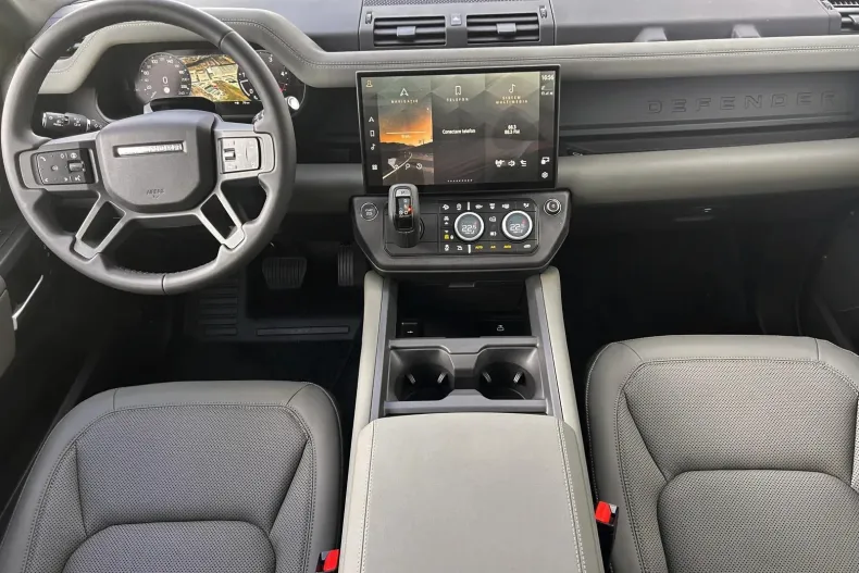 Land Rover Defender din 2026 cu 1 km - oferta LAN222331 - foto 8