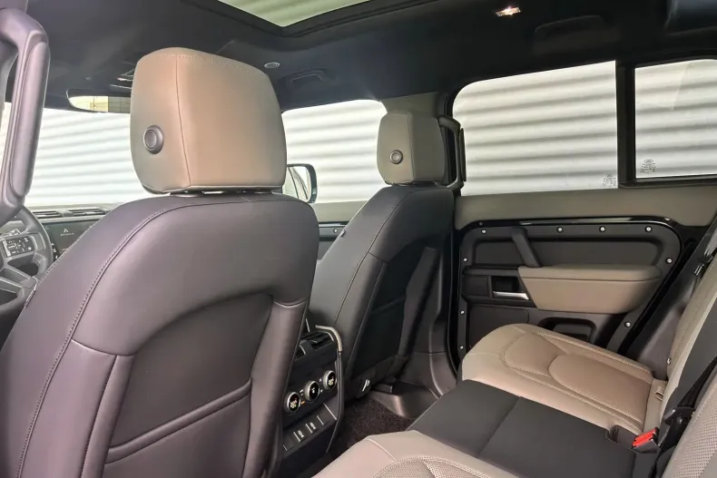 Land Rover Defender din 2026 cu 1 km - oferta LAN222331 - foto 10