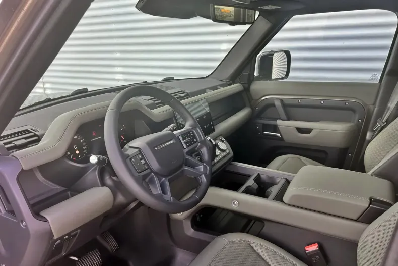 Land Rover Defender din 2025 cu 1 km - oferta LAN222335 - foto 6