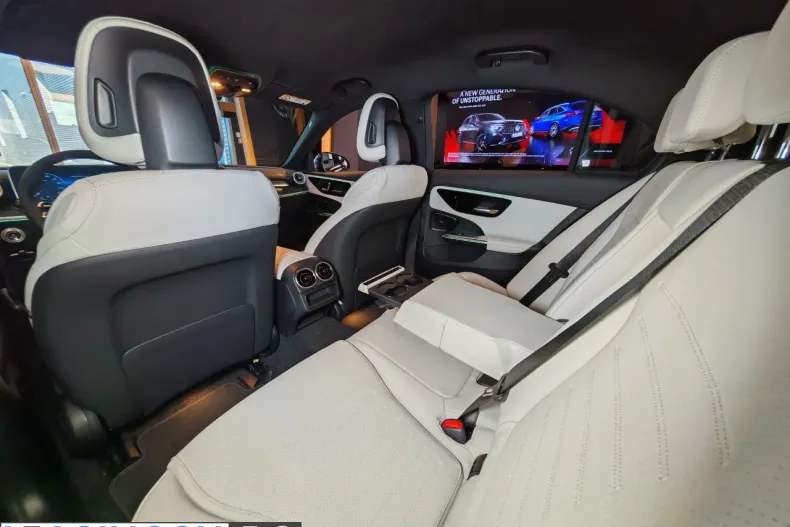 Mercedes-Benz C 300 (Clasa C) din 2026 cu 1 km - oferta MER222337 - foto 8