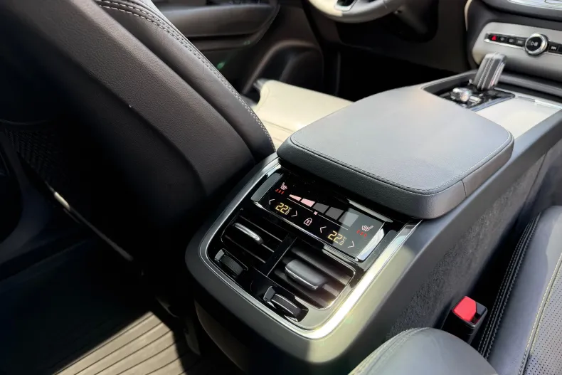 Volvo XC90 din 2023 cu 118.000 km - oferta VOL222349 - foto 5
