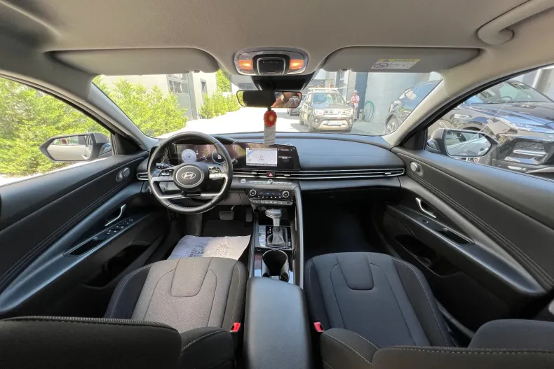 Hyundai Elantra din 2023 cu 21.811 km - oferta HYU222350 - foto 4