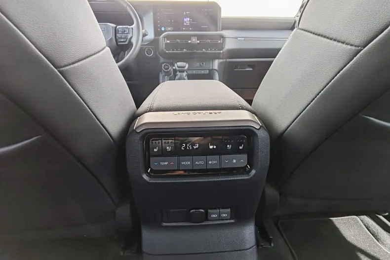 Toyota Land Cruiser 250 din 2024 cu 6.753 km - oferta TOY222356 - foto 22