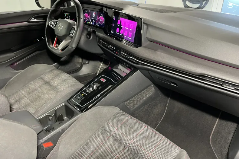 Volkswagen Golf din 2023 cu 21.396 km - oferta VOL222369 - foto 29