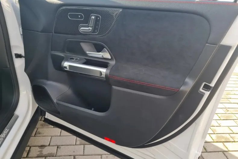 Mercedes-Benz GLB (Clasa GLB) din 2025 cu 0 km - oferta MER222380 - foto 14