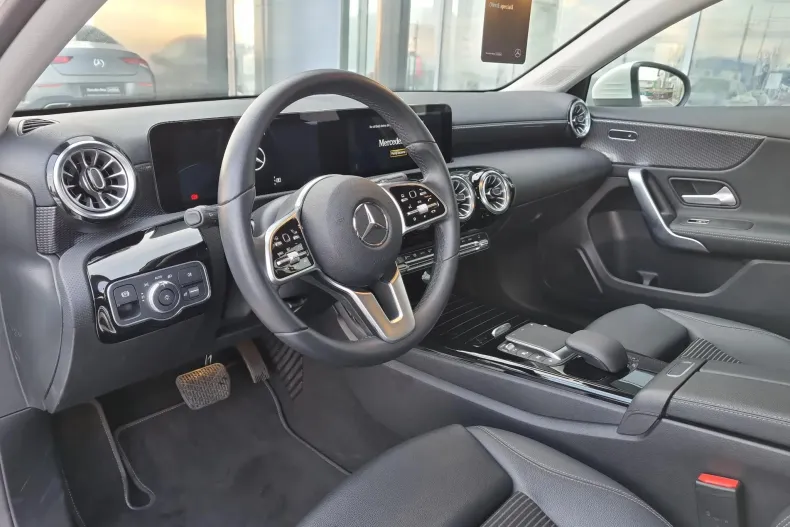 Mercedes-Benz A 250 (Clasa A) din 2021 cu 39.749 km - oferta MER222383 - foto 9