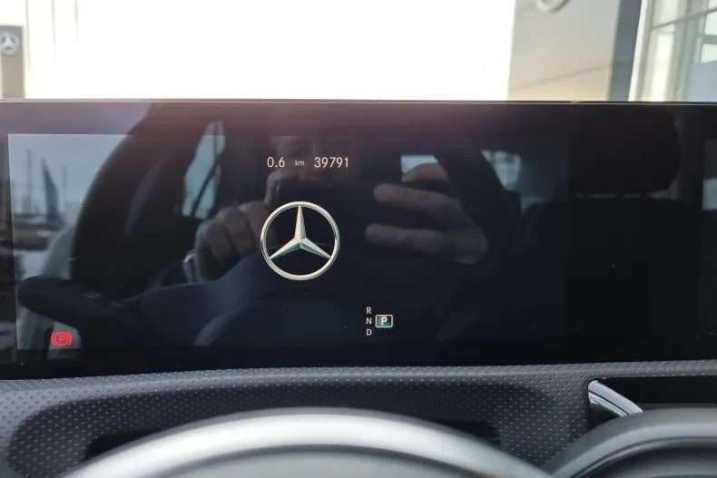 Mercedes-Benz A 250 (Clasa A) din 2021 cu 39.749 km - oferta MER222383 - foto 14