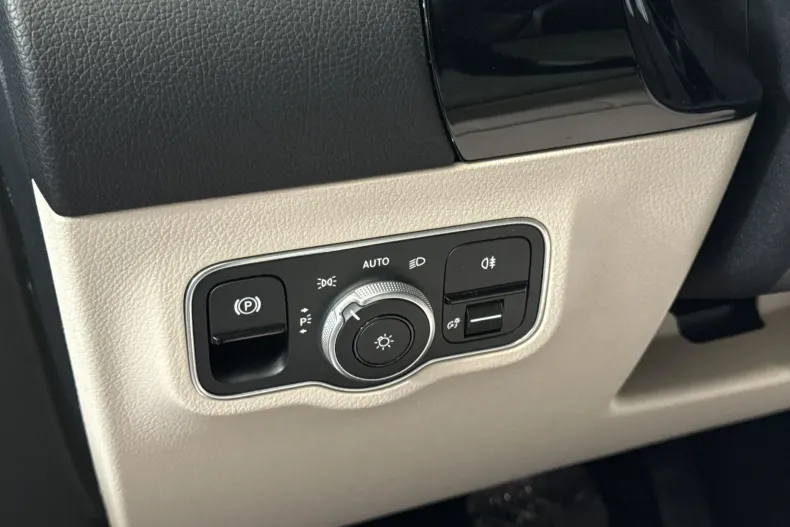 Mercedes-Benz GLA (Clasa GLA) din 2024 cu 37.106 km - oferta MER222428 - foto 16