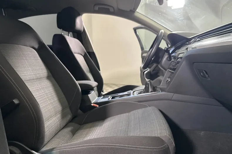 Volkswagen Passat din 2021 cu 115.381 km - oferta VOL222435 - foto 11