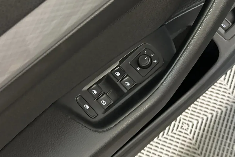 Volkswagen Passat din 2021 cu 115.381 km - oferta VOL222435 - foto 13
