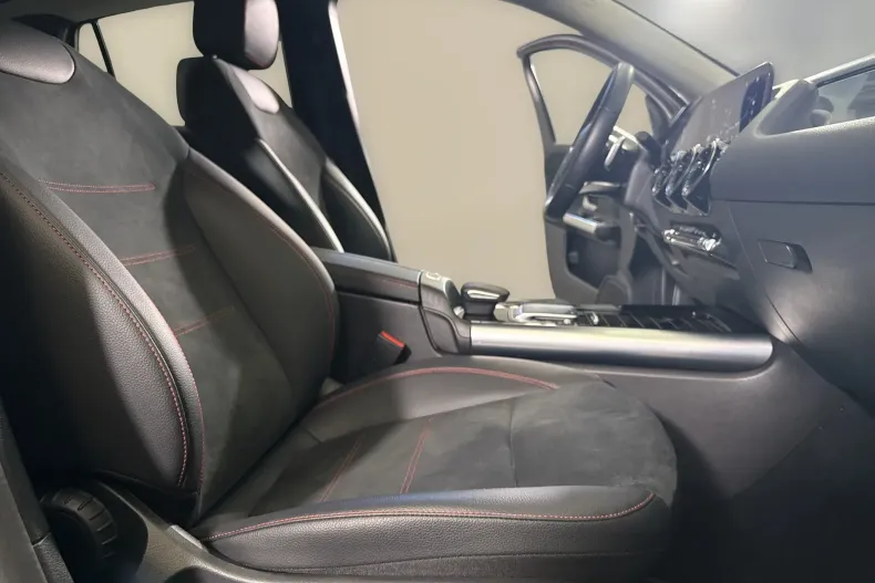 Mercedes-Benz GLA (Clasa GLA) din 2021 cu 53.500 km - oferta MER222453 - foto 12